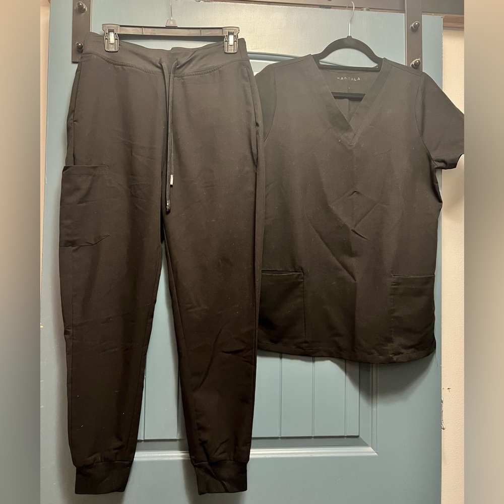 MANDALA SCRUBS